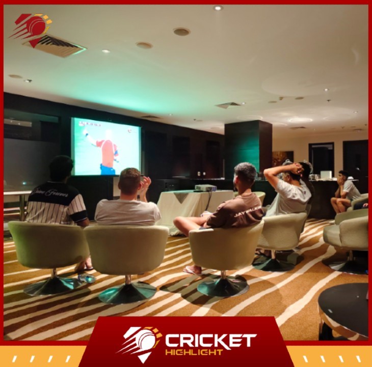 भारतीय टीम ने चटोग्राम में बड़ी स्क्रीन पर देखा फीफा फाइनल  