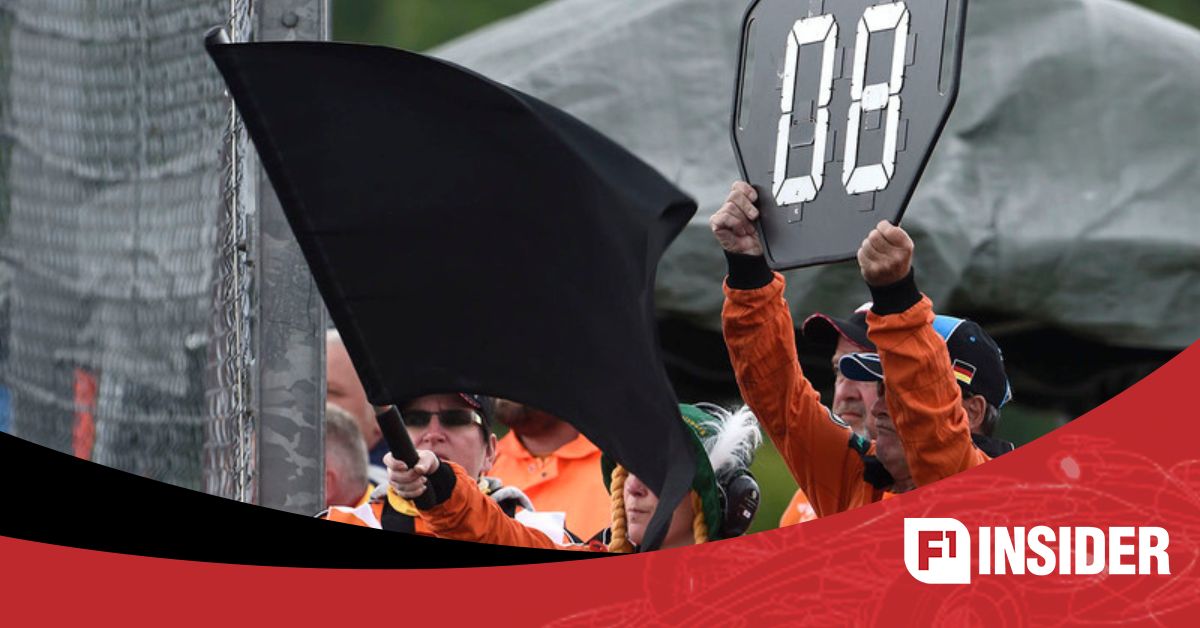 Black Flag Meaning in F1? | Formula 1 में काले झंडे का मतलब   Black Flag Meaning in F1? | Formula 1 में काले झंडे का मतलब