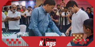 Anand ने मुंबई में बच्चों के साथ खेला चेस  