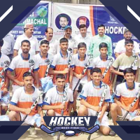 हमीरपुर में बांटे हॉकी किट, नेशनल के लिए दी बधाई  