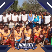 बंदगांव में आयोजित हुआ हॉकी का महाकुम्भ, आदिवासी परम्परा से हुआ स्वागत  