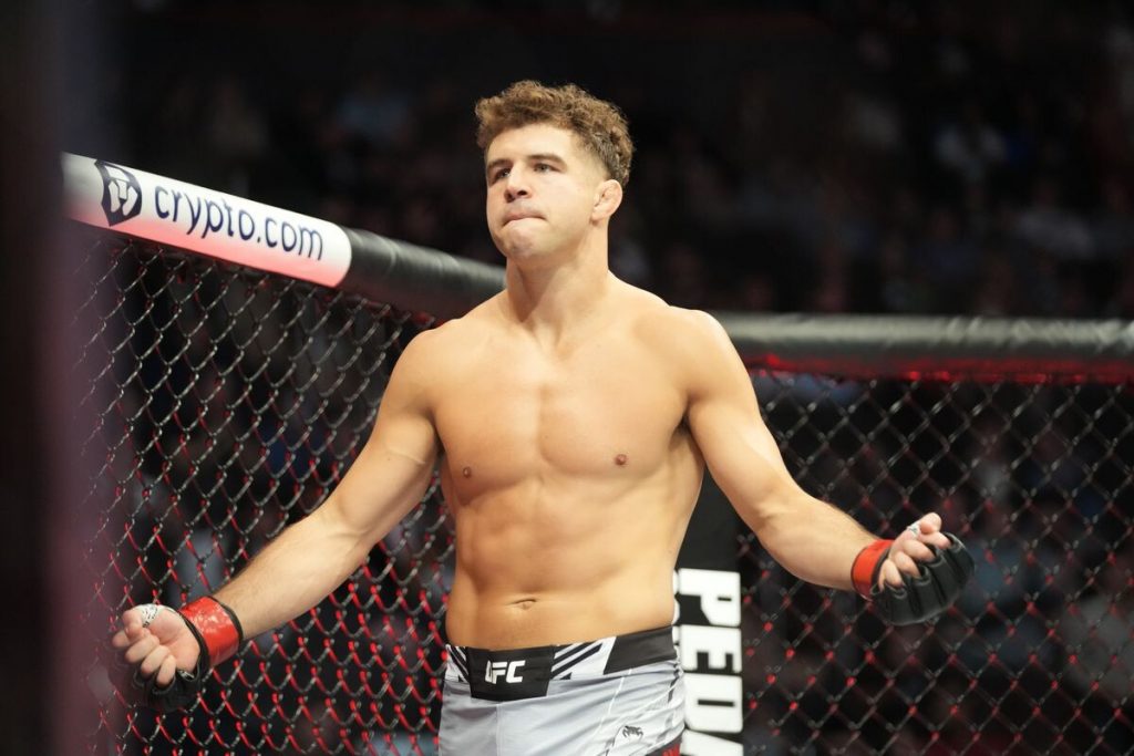 10 UFC Fighters Who Were Loudly Booed During Their Fights  