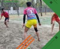 नोएडा के बच्चों ने बंजर भूमि को बनाया कबड्डी मैदान, 10 किमी चलकर करते है तैयारी  