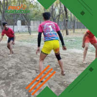 नोएडा के बच्चों ने बंजर भूमि को बनाया कबड्डी मैदान, 10 किमी चलकर करते है तैयारी  