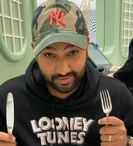 Top 10 legendary cricketers and their favourite food item  