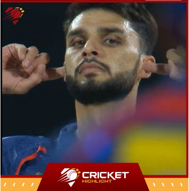 Kohli Vs Naveen: 4 विकेट लेकर किया कुछ ऐसा, देखें वीडियो   Kohli Vs Naveen: 4 विकेट लेकर किया कुछ ऐसा, देखें वीडियो