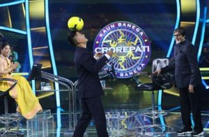 Indian Footballer Sunil Chhetri amazes with tricks on KBC  