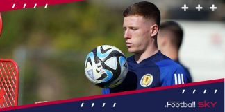 इंग्लैंड और स्कॉटलैंड के बीच इलियट एंडरसन की होड़ लगी है  