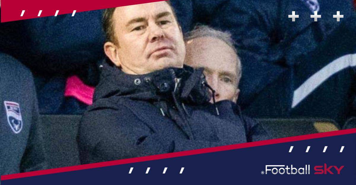 डेरेक एडम्स ने काउंटी के कोच पदवी से दिया इस्तीफा  