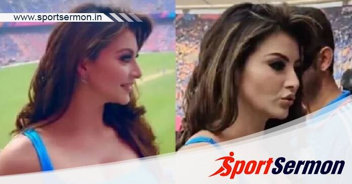 Urvashi Rautela lost her 24k Gold phone at IND vs Pak match  