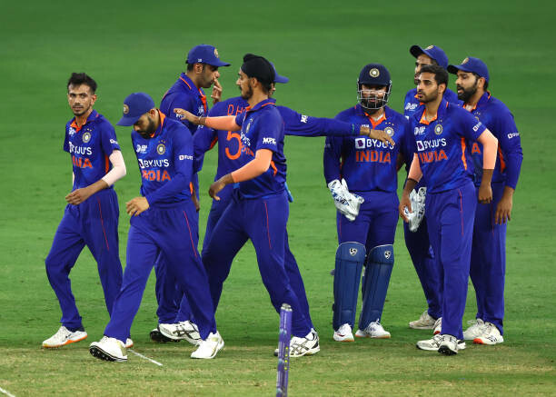 Ravi Shastri Weighs In 3 Left Handers in Team for Asia Cup  