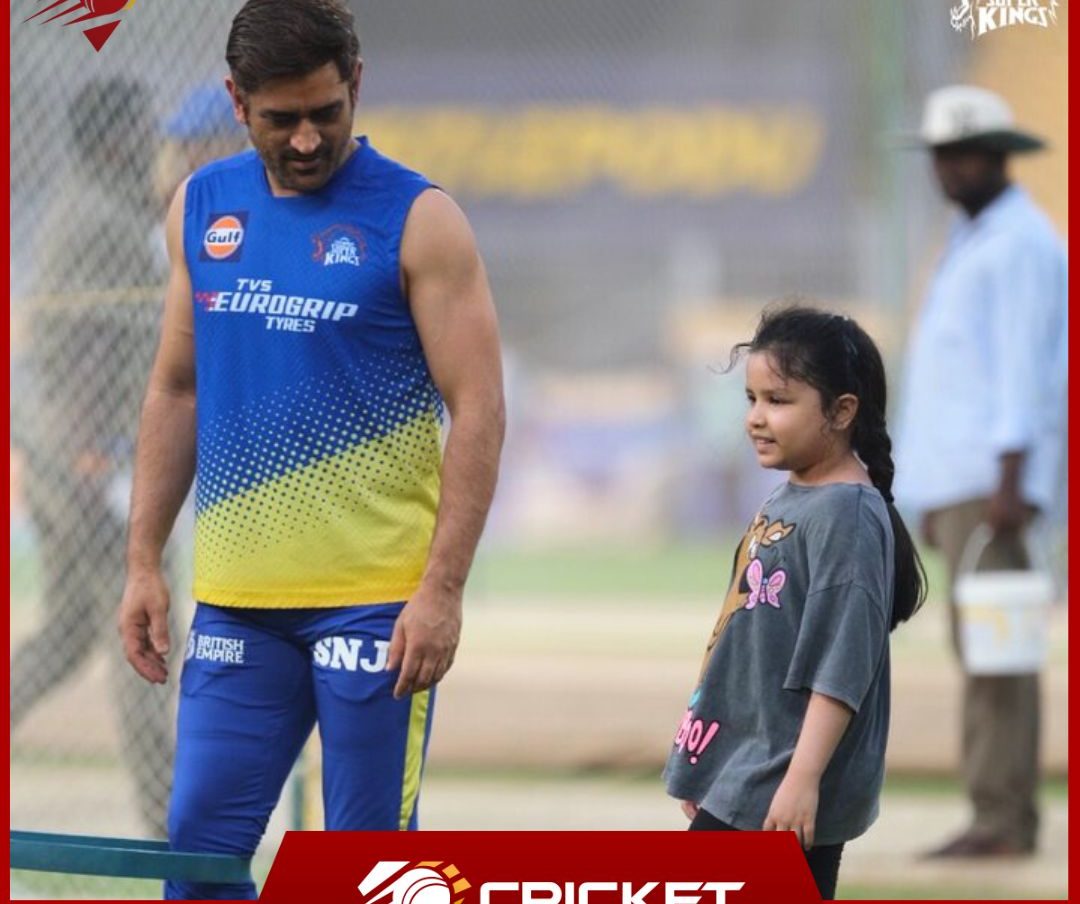 बेटी Ziva Dhoni संग फुटबॉल खेलते नजर आए माही, Video वायरल  