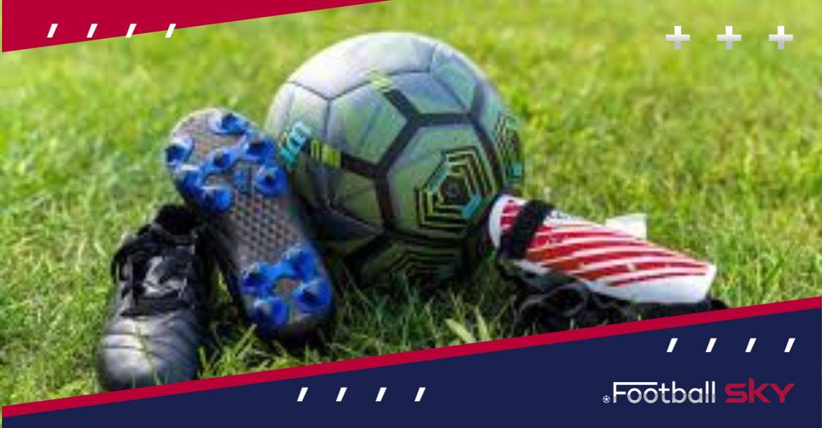 जाने फुटबॉल के खेल मे इस्तेमाल किए जाने वाले उपकरण  