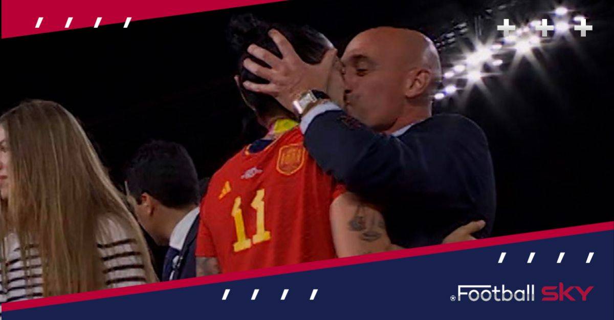 स्पेनिश एफए अध्यक्ष रुबियल्स को माफी नही दी जाएगी बोले पीएम  