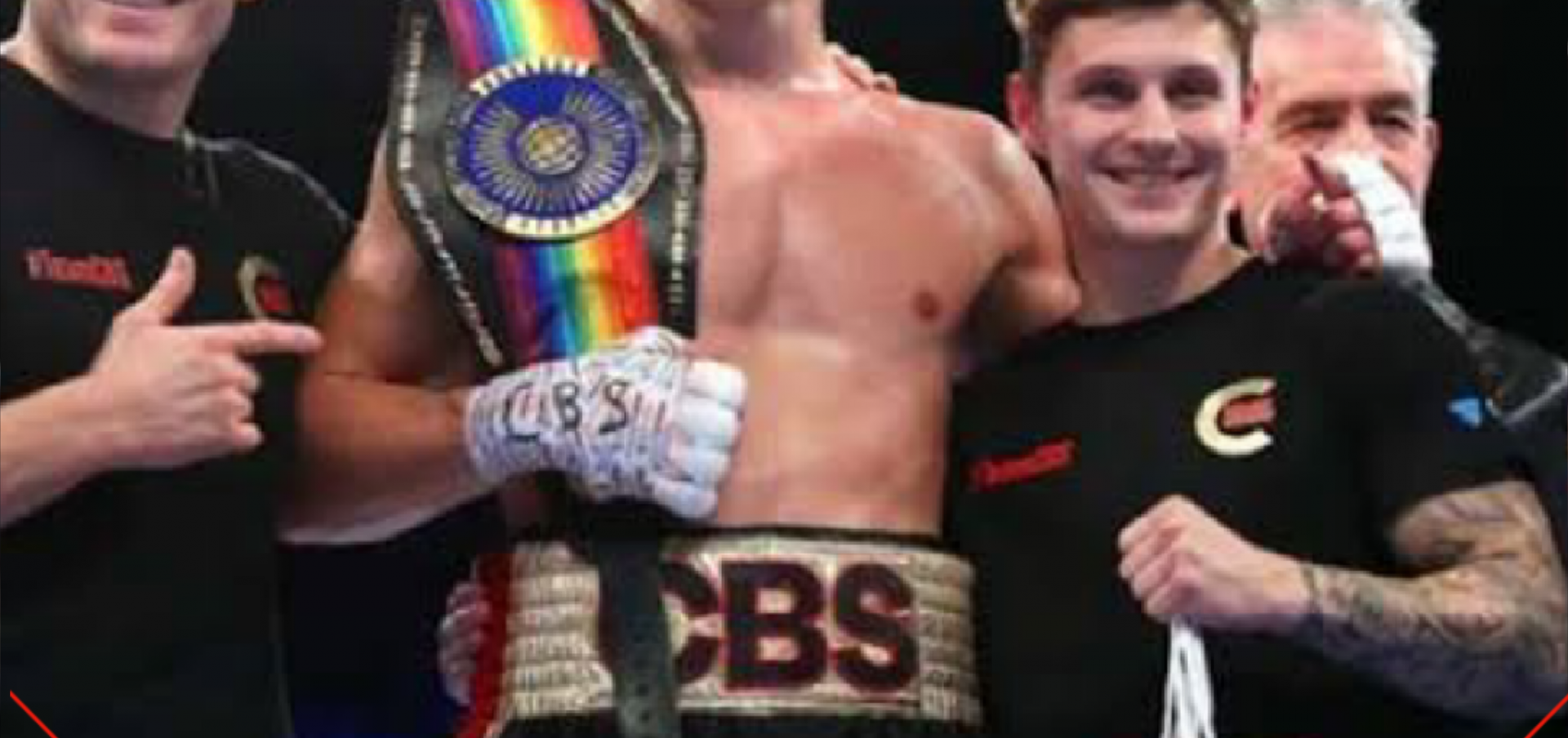 अपनी जीत के बाद billiam smith ने opetaia को टाइटल मुकाबले.  