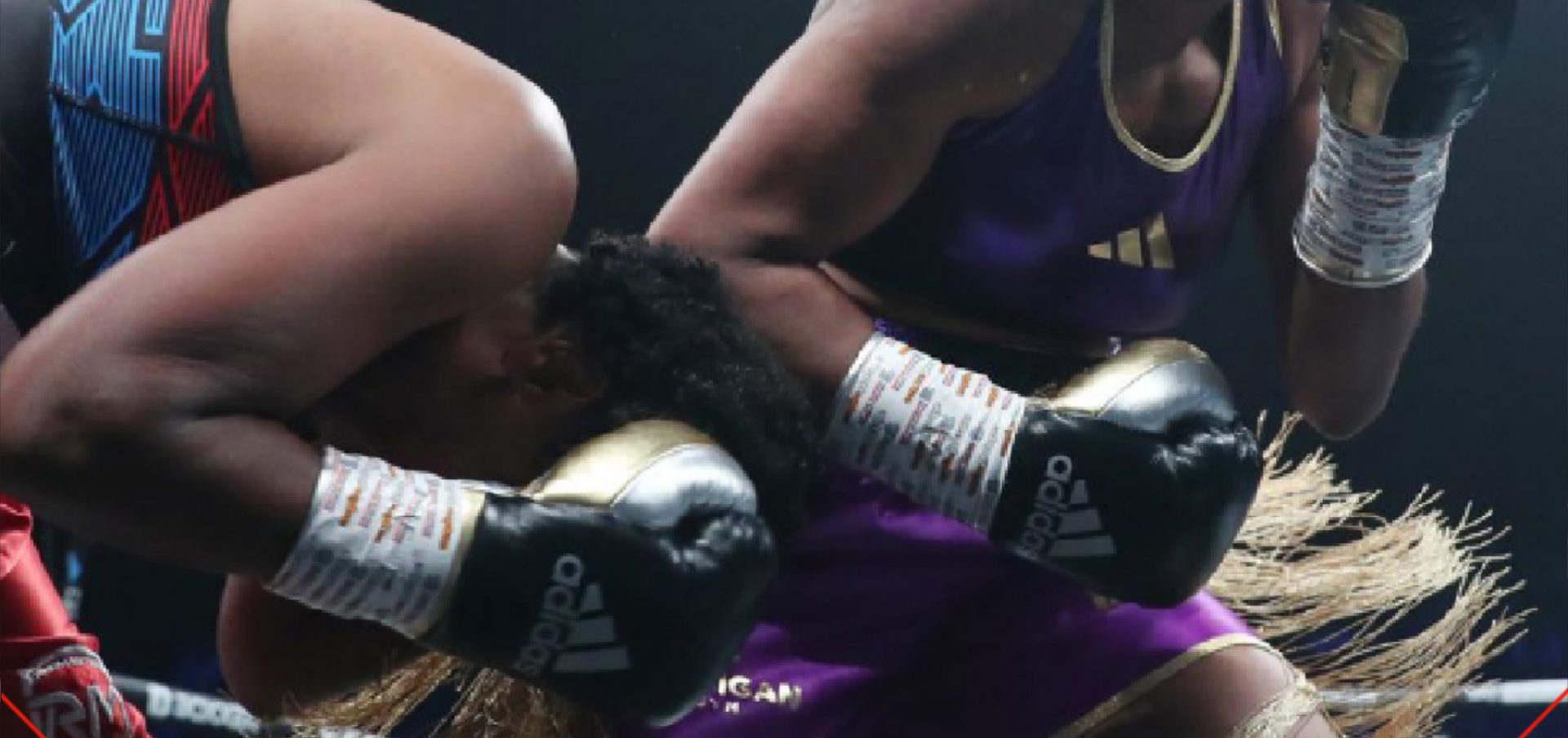 तीन राउंड के अंदर ही Caroline dubois ने Mashaury को हरा दिया  