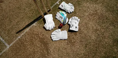 Buyer’s Guide To Top 10 Best Cricket Batting Gloves Of 2023  