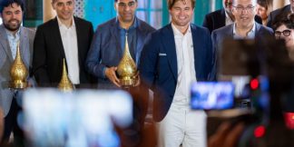 फिर कार्लसन की चालों ने बड़े-बड़े दिग्गजों को हराकर जिता दिया टूर्नामेंट  