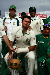 जब साउथ अफ्रीका के कप्तान ग्रैम स्मिथ ने की थी टूटे कोहनी से बल्लेबाजी  