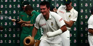 जब साउथ अफ्रीका के कप्तान ग्रैम स्मिथ ने की थी टूटे कोहनी से बल्लेबाजी  