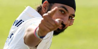 प्रधानमंत्री बनने का उतरा भूत, इस पूर्व स्पिनर ने एक हफ्ते में छोड़ी पार्टी  