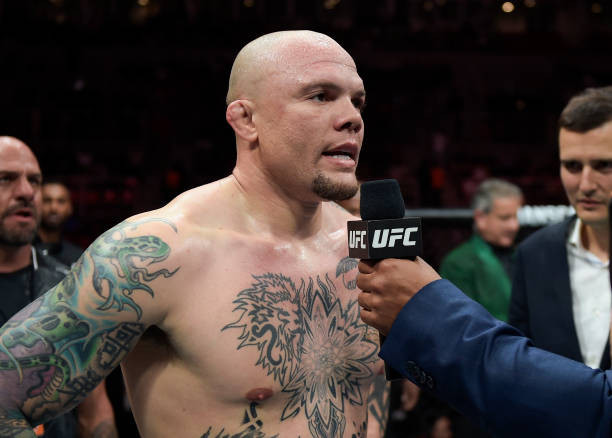Anthony Smith responds to Pereira’s challenge: ‘I’ll choke the sh*t out of him’  