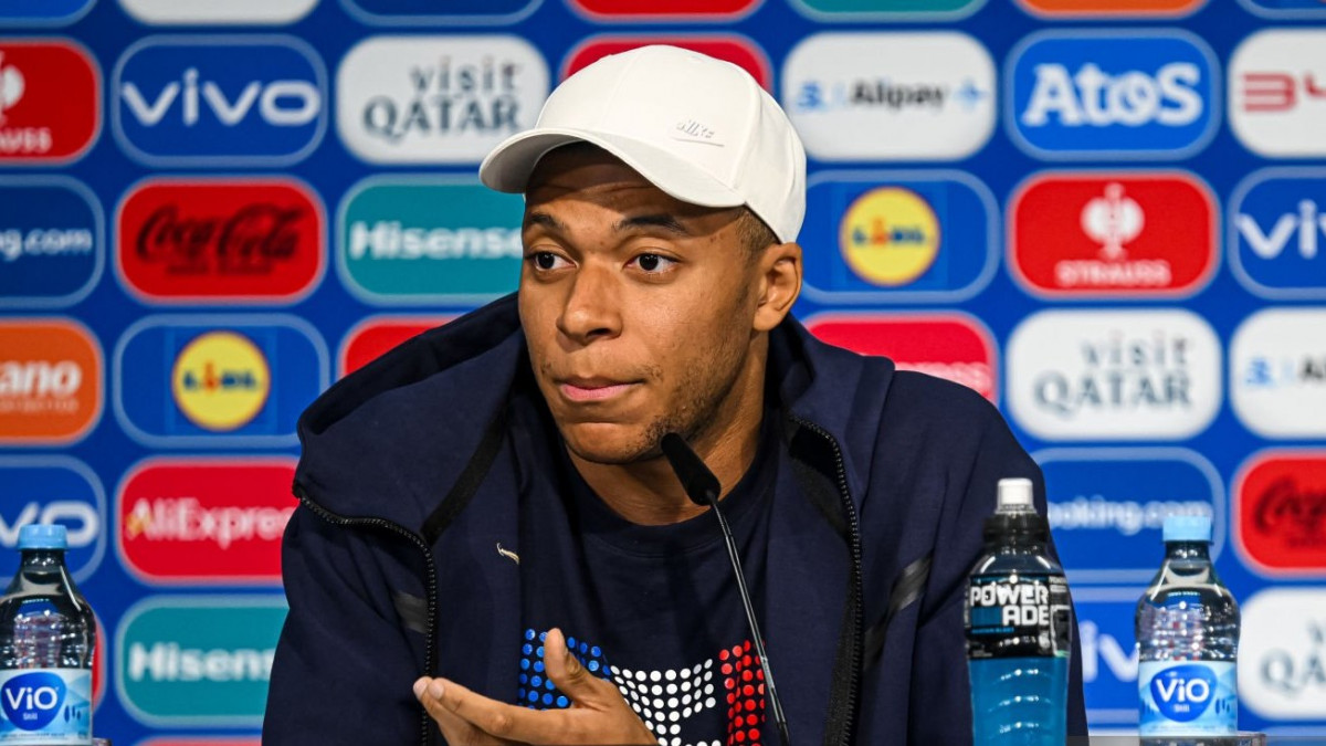 French Striker Kylian Mbappe Calls Youth to Vote Against Marine le Pen  
