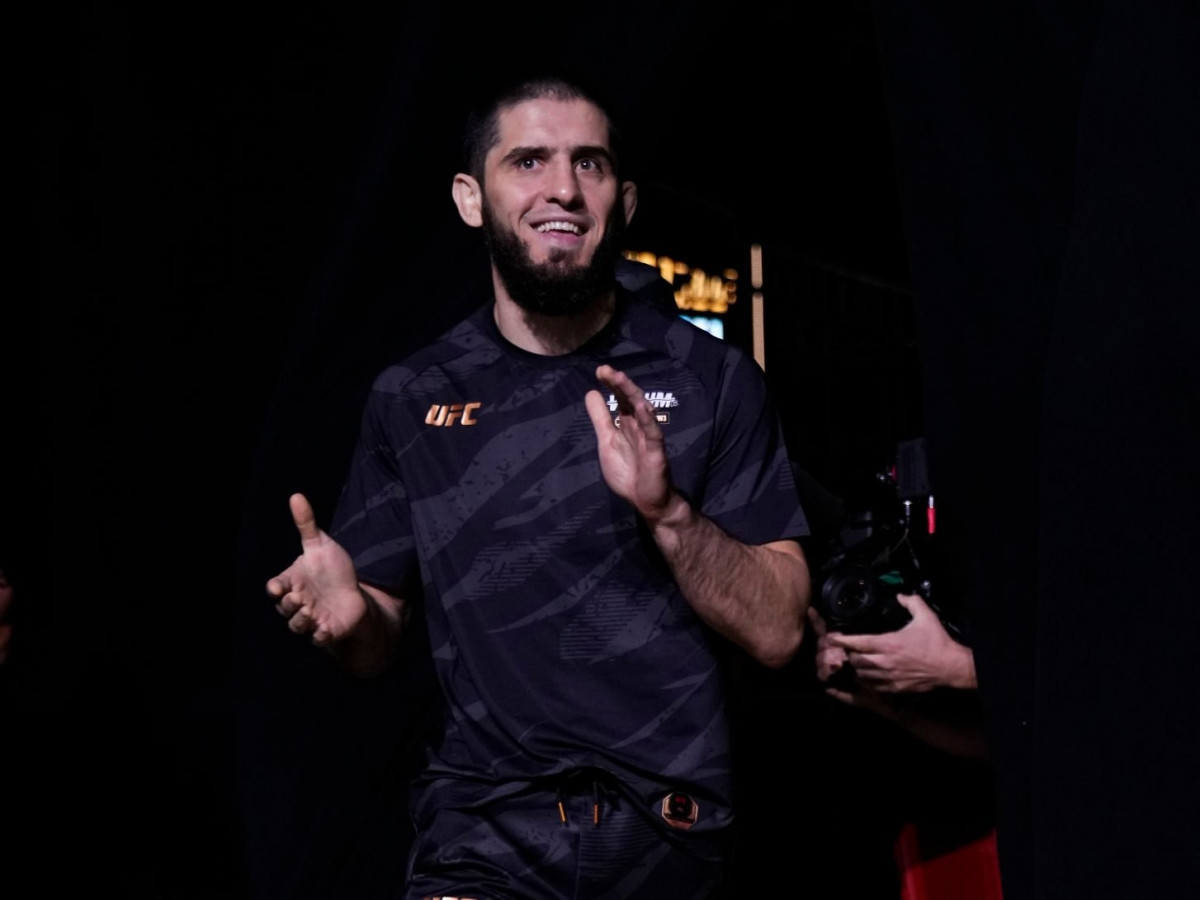 Sorry Conor McGregor Gets Called a 'Chicken' by Islam Makhachev  