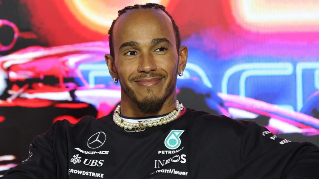Lewis Hamilton के साइन ने बॉस टोटो वोल्फ को चौंकाया, जानें क्या है पूरा माजरा  