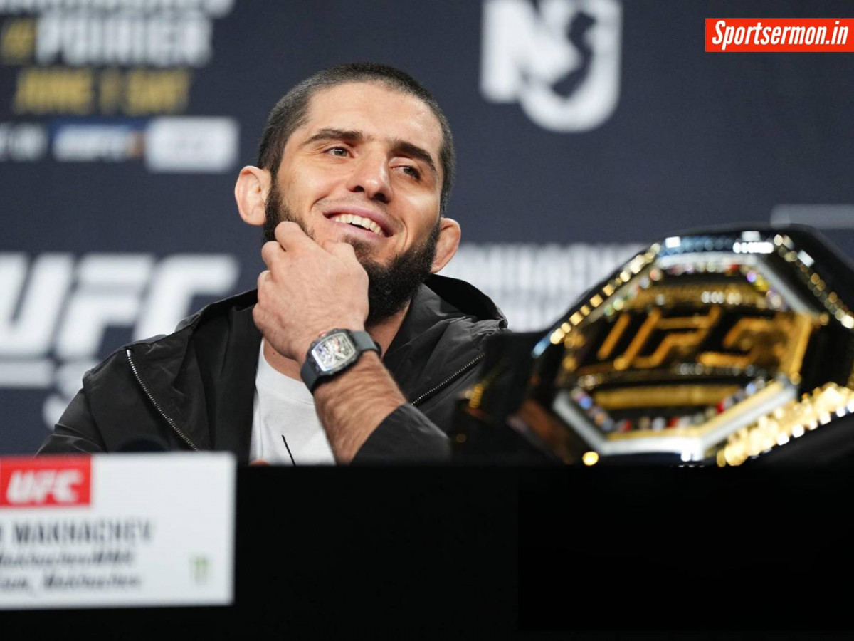 Islam Makhachev recieves medal of honor from Republic of Dagestan  