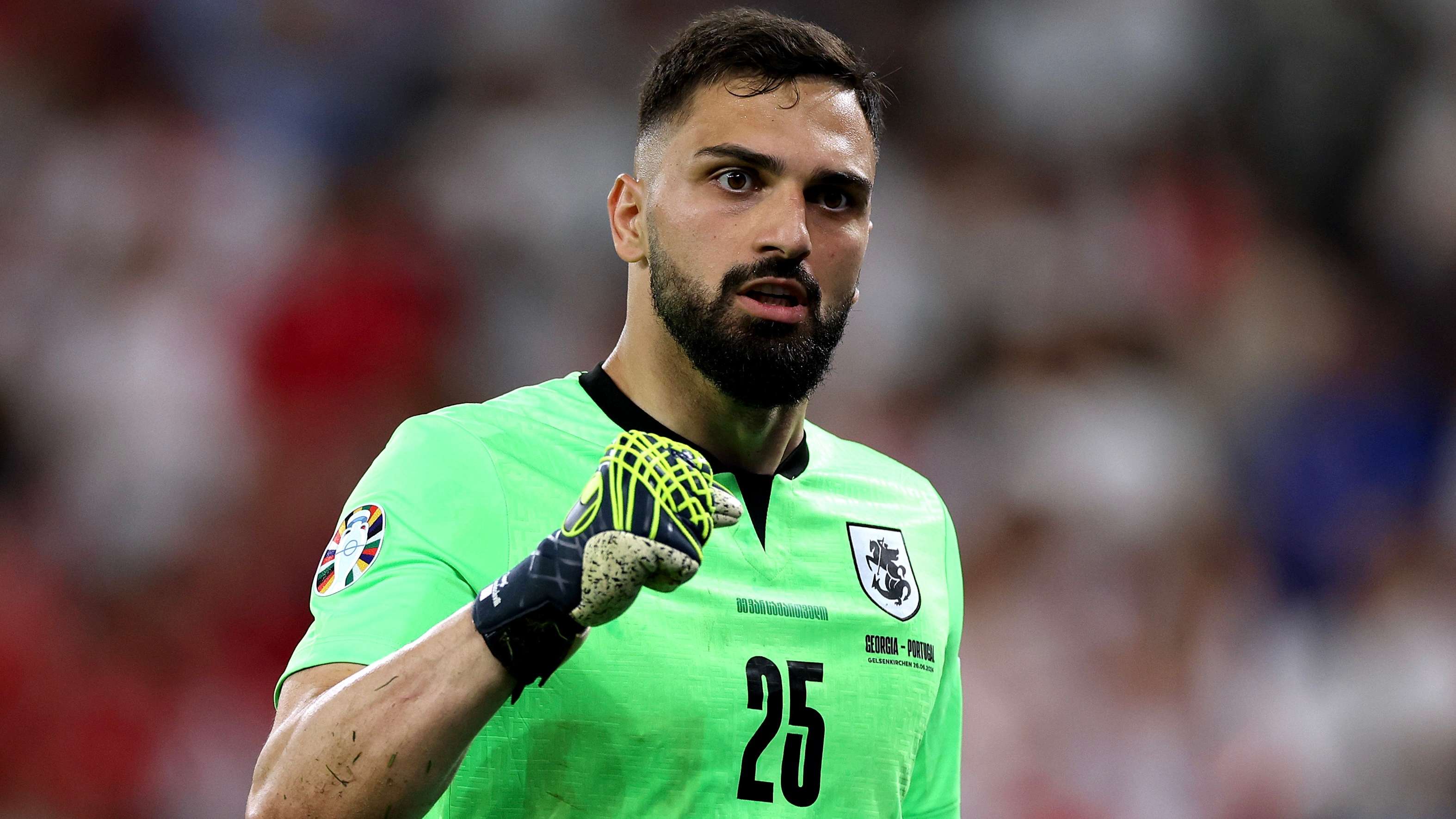 Liverpool finally make a signing! Mamardashvili completes move  