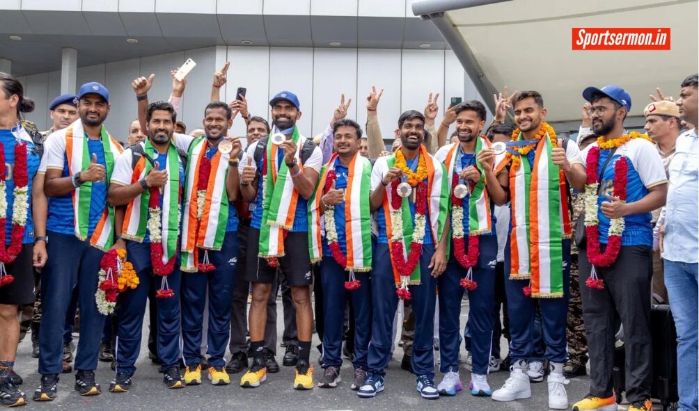 Paris Olympics 2024 से लौटने पर PR Sreejesh का गर्मजोशी से स्वागत हुआ  