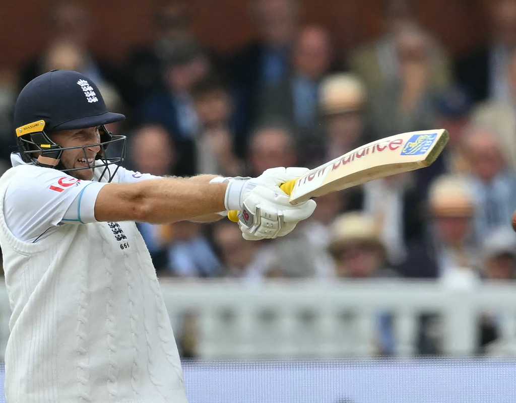 Root pushes England lead towards 400  