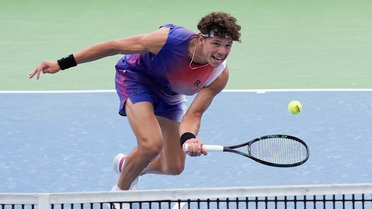 Linda Noskova wins Monterrey Open for her 1st WTA Tour title, beating Lulu Sun 7-6 (6) 6-4  