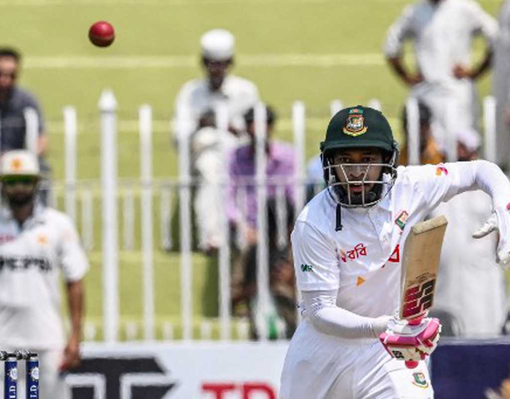 Rahim-Mehidy record stand propels Bangladesh into lead  
