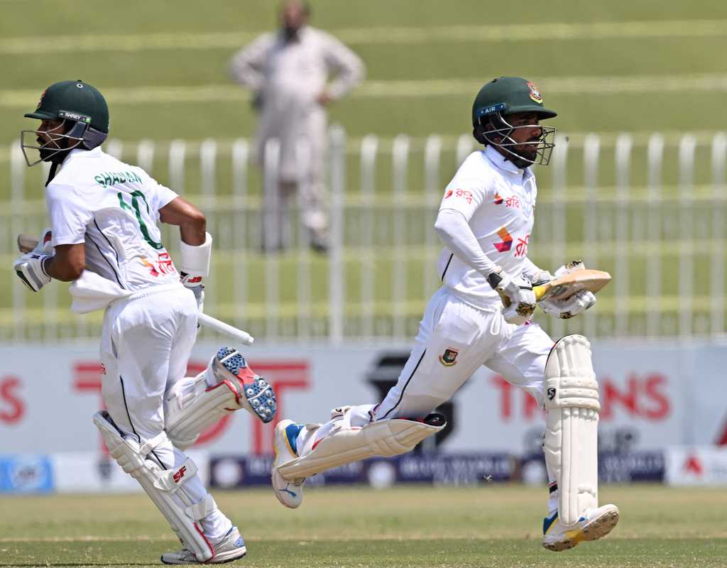 Islam, Mominul lead Bangladesh's fight with the bat   Islam, Mominul lead Bangladesh's fight with the bat