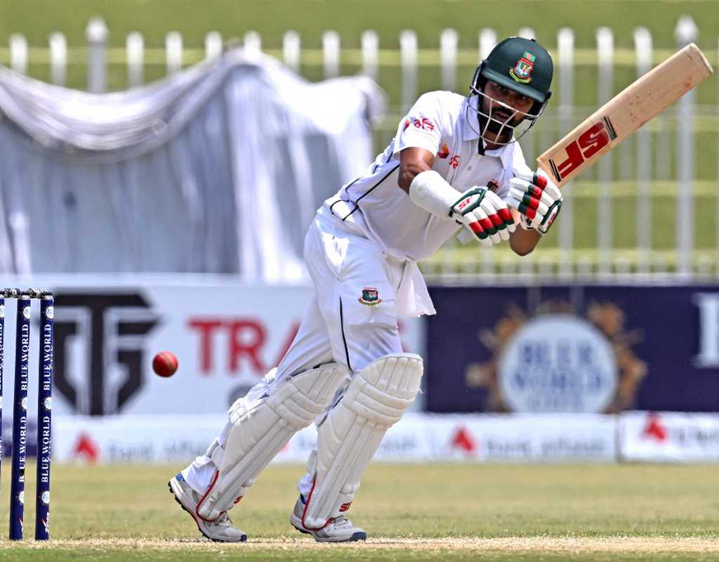 Dogged Bangladesh batters fight to cut deficit   Dogged Bangladesh batters fight to cut deficit
