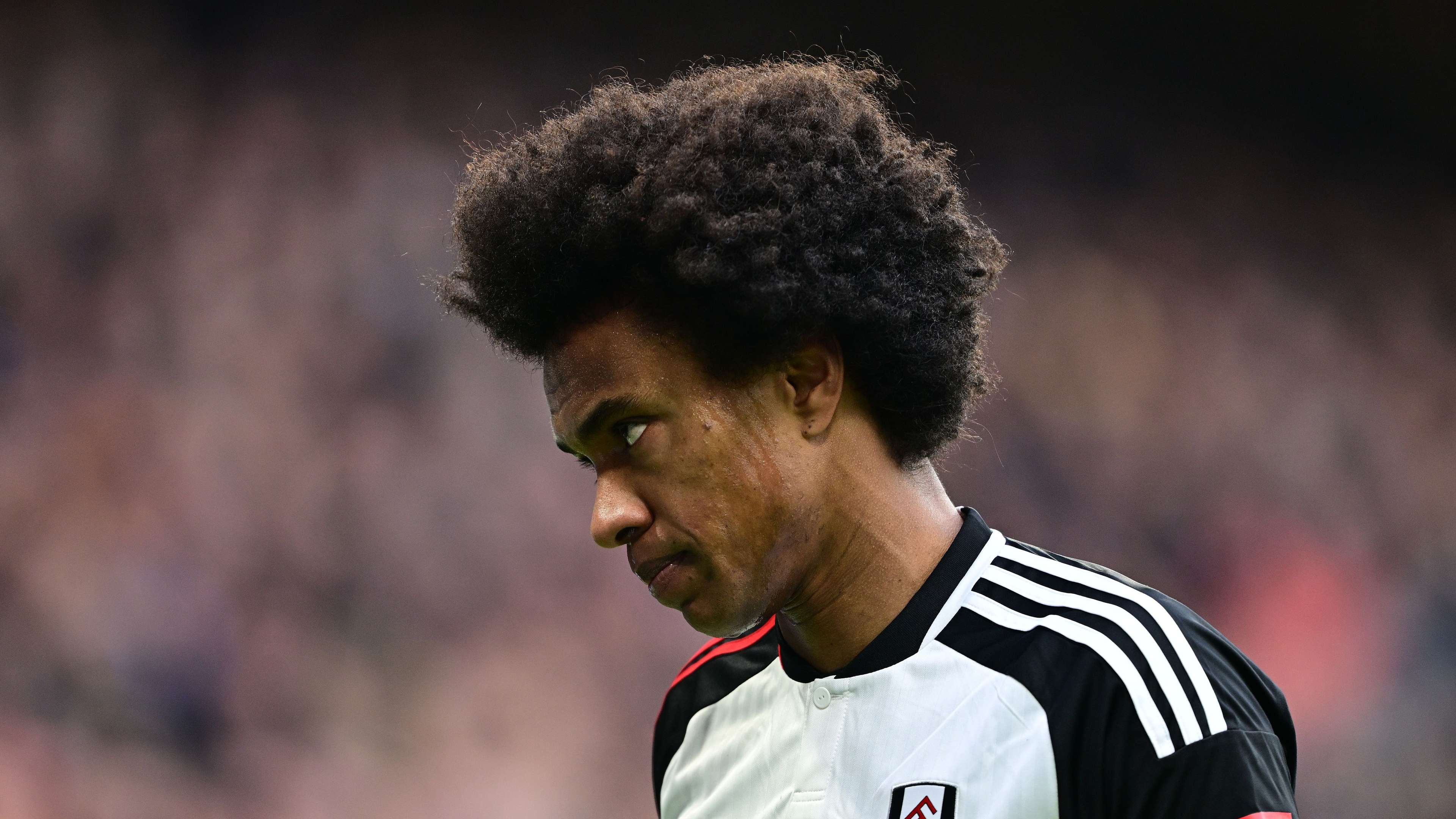 Ex-Chelsea & Arsenal winger completes shock transfer  