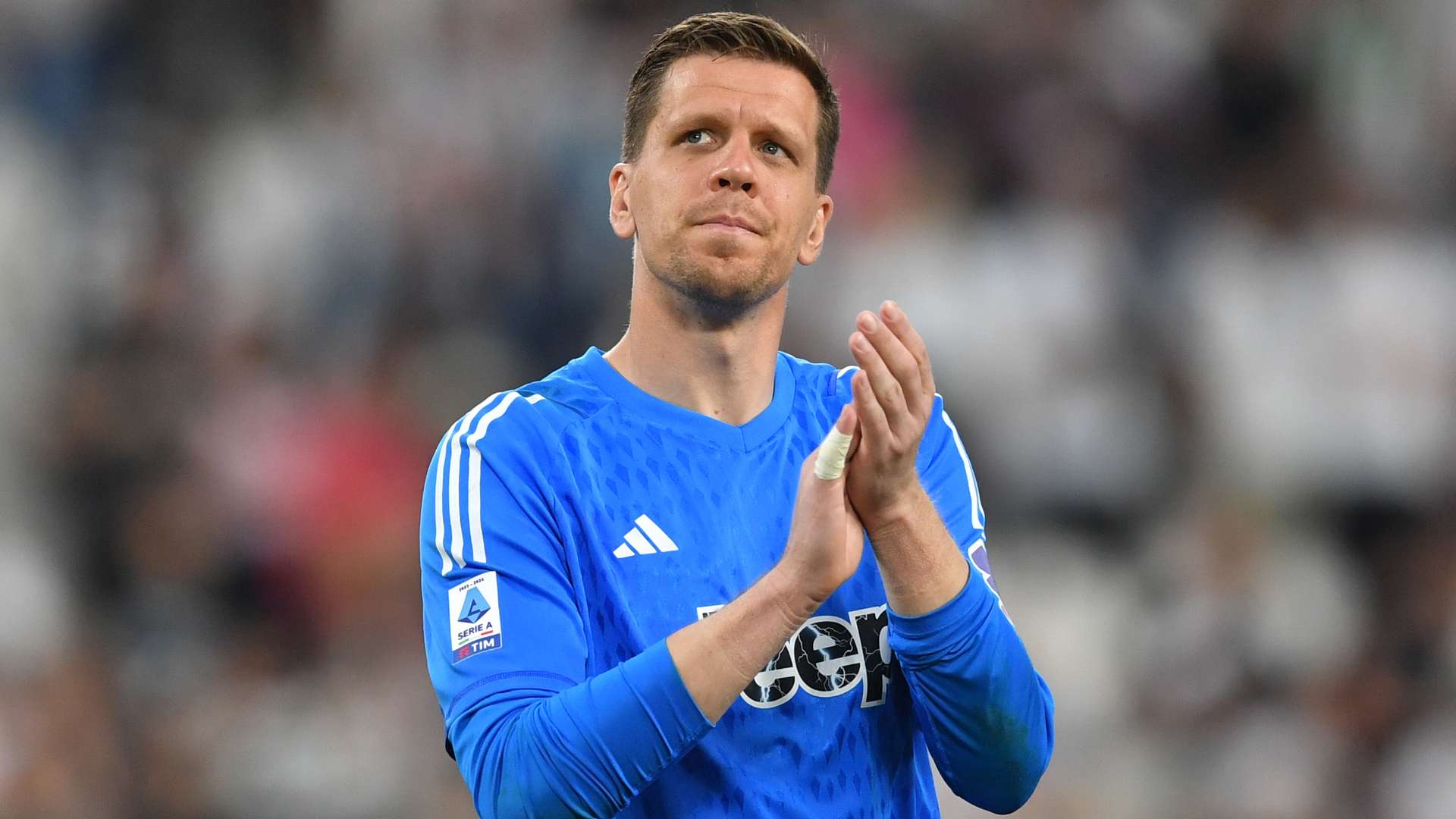 Szczesny considering Barca move just weeks after retirement  