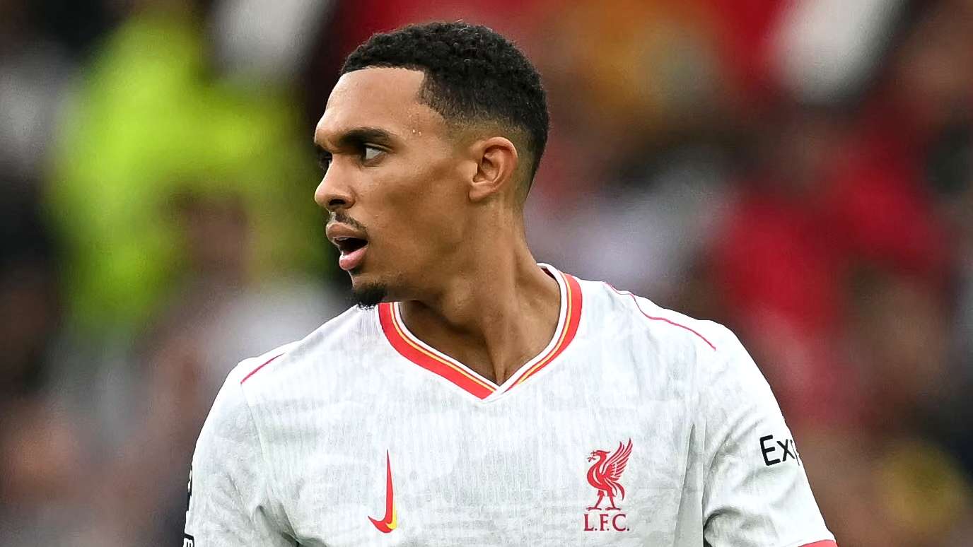 Does Slot 'dislike' Alexander-Arnold?! Scholes makes big claim  
