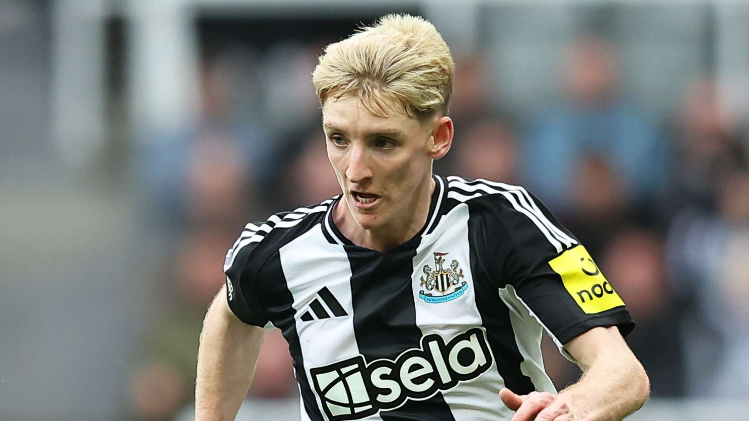 Newcastle to offer Gordon huge new deal amid Arsenal interest  