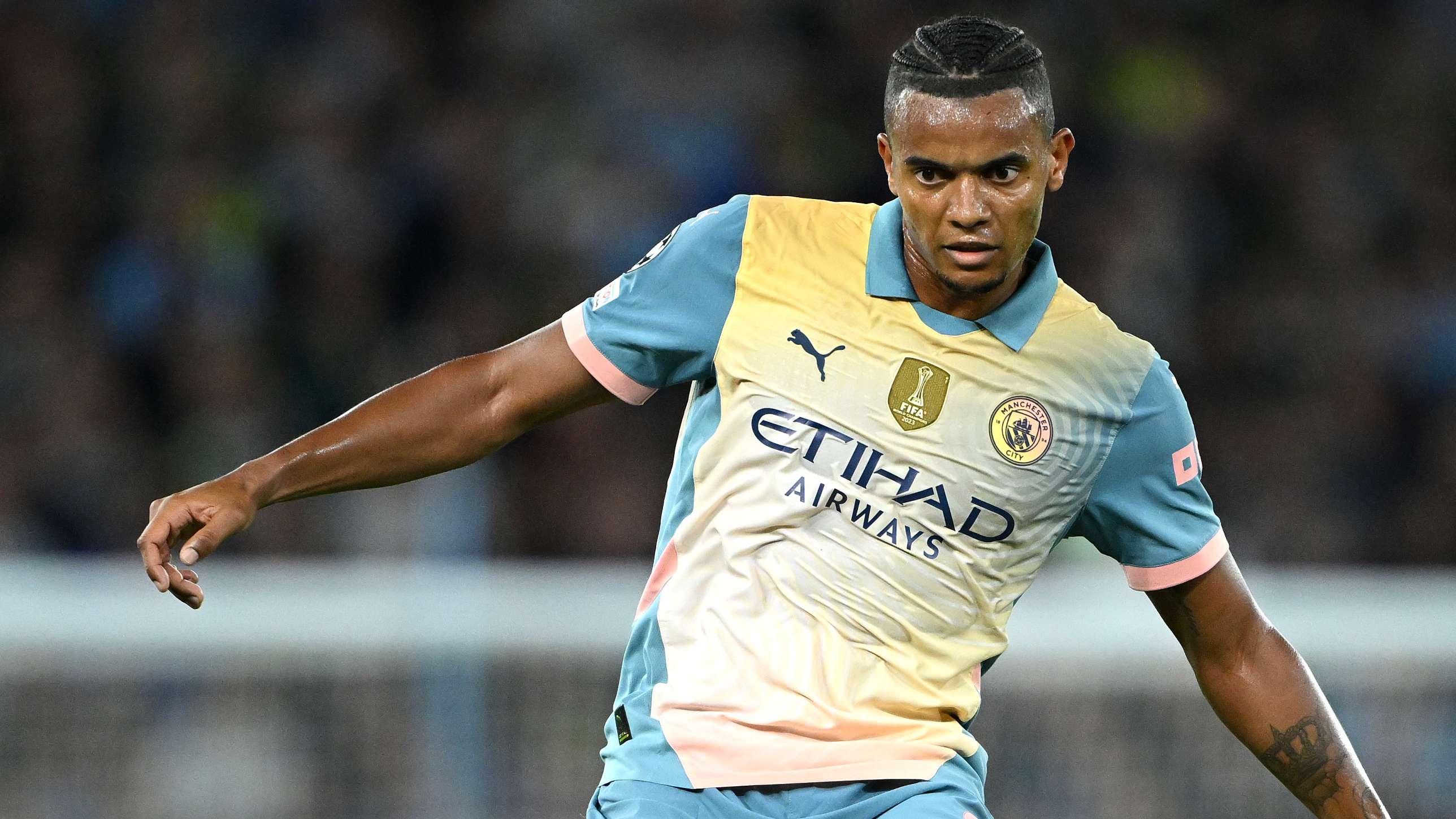 Akanji reveals major problem with Manchester City new Oasis kit  