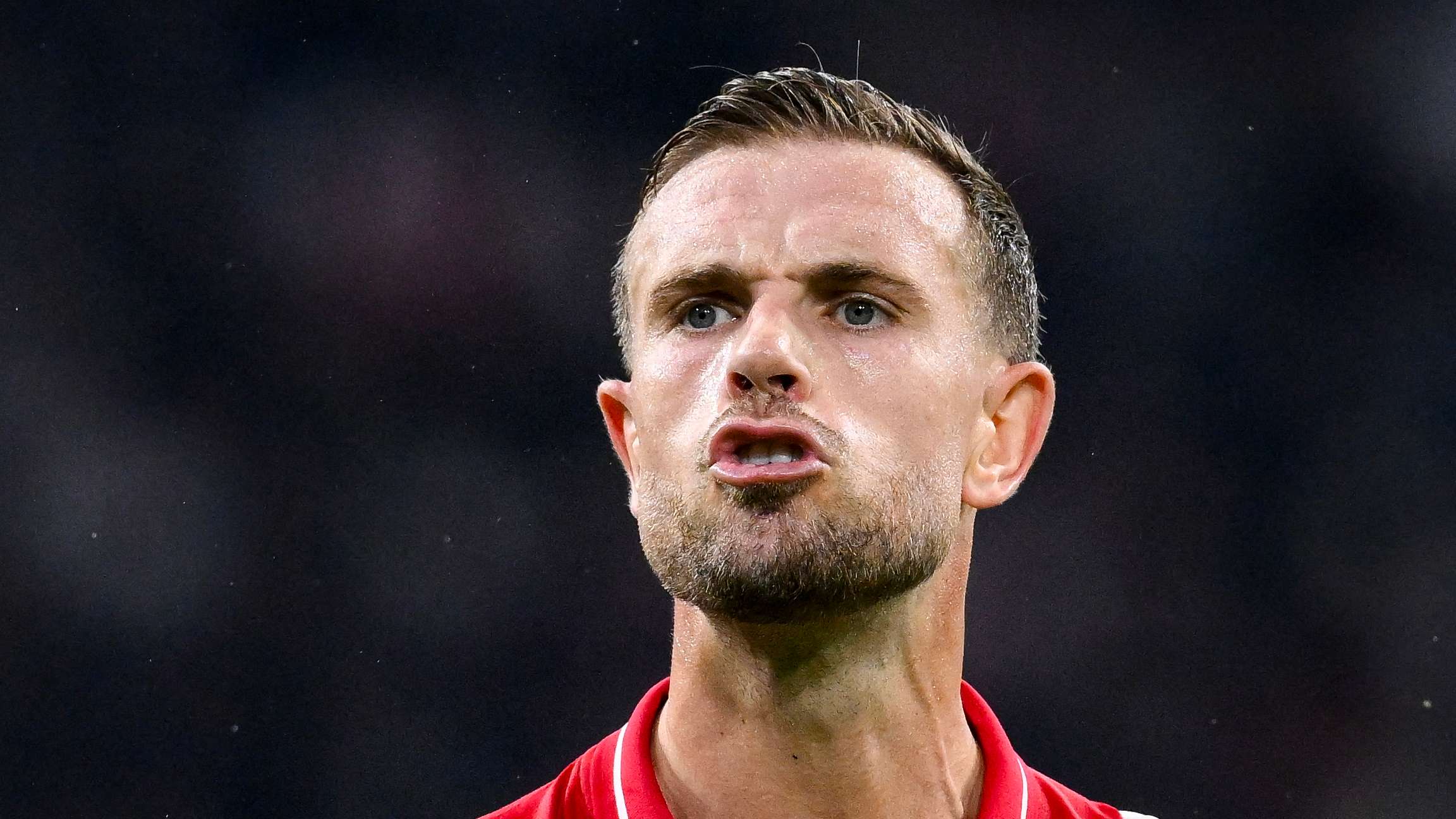 Henderson loses it with team-mate after sloppy pass 😡  