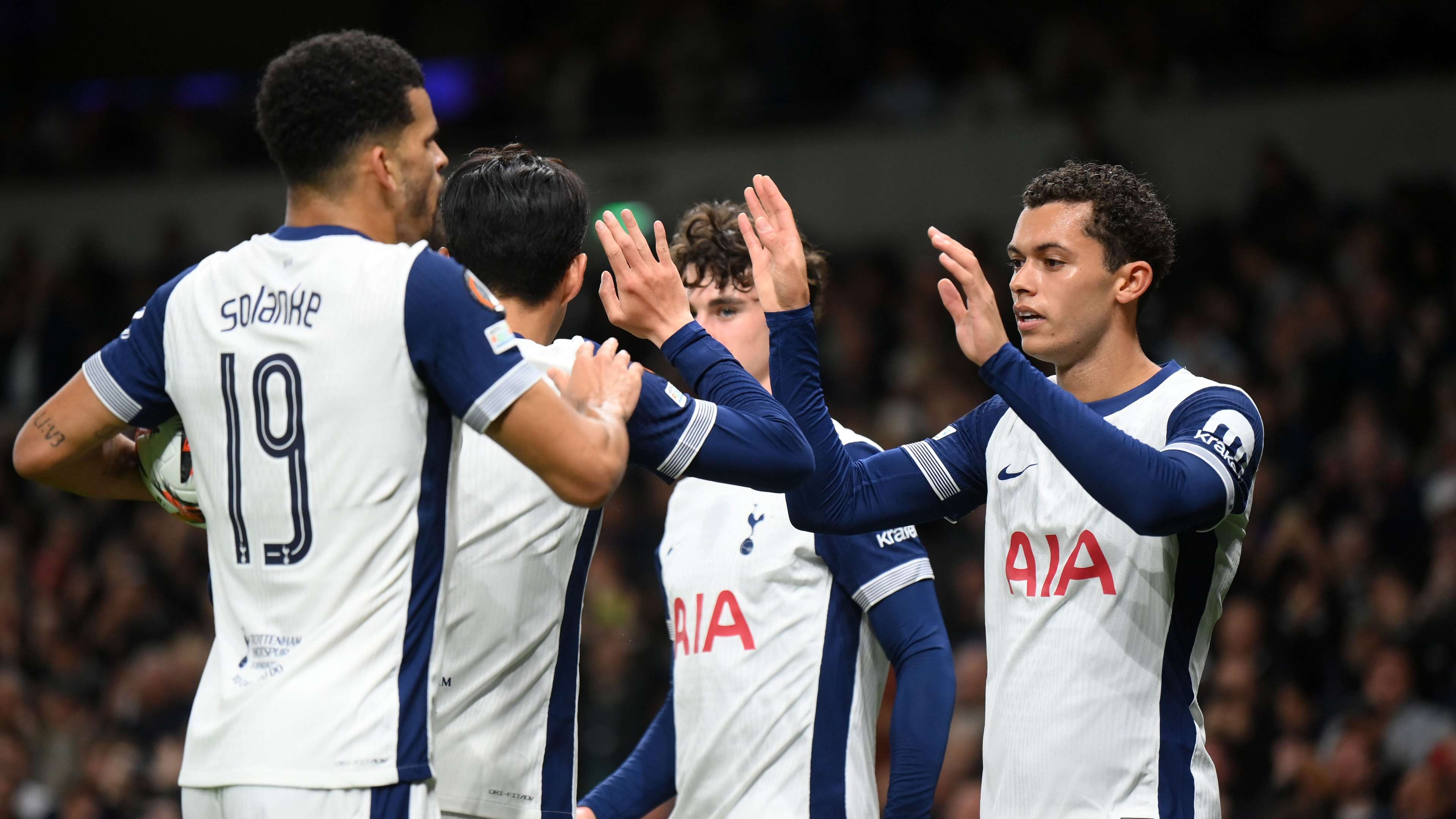 Ten-man Spurs made to work for Qarabag win  