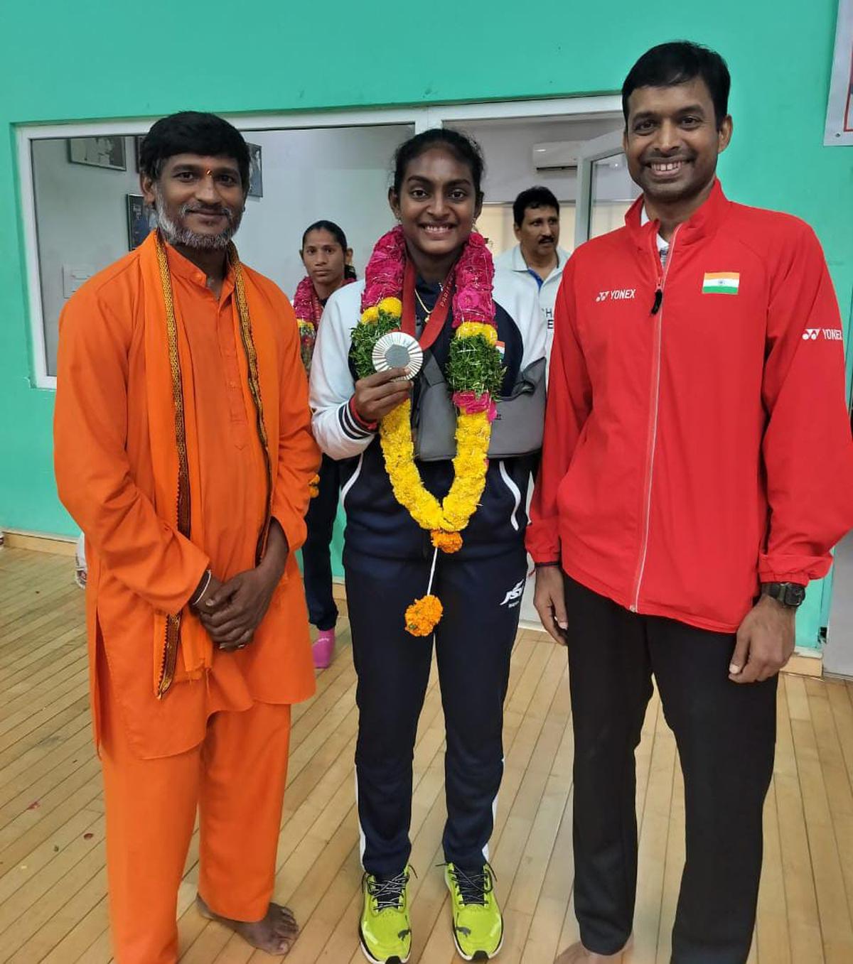 Paris 2024 Paralympics: Silver medallist Thulasimathi reunites with trainer at Gopichand Academy   Paris 2024 Paralympics: Silver medallist Thulasimathi reunites with trainer at Gopichand Academy