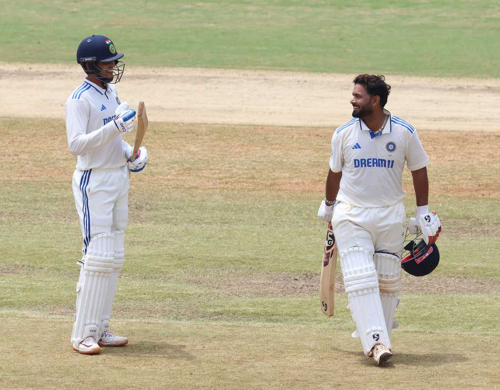 Bangladesh start steadily in pursuit of 515 after Pant, Gill tons  