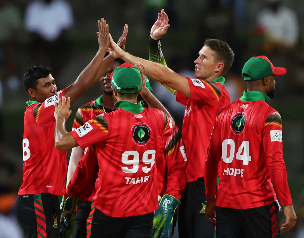 Tahir, Motie lead Warriors to third successive victory  