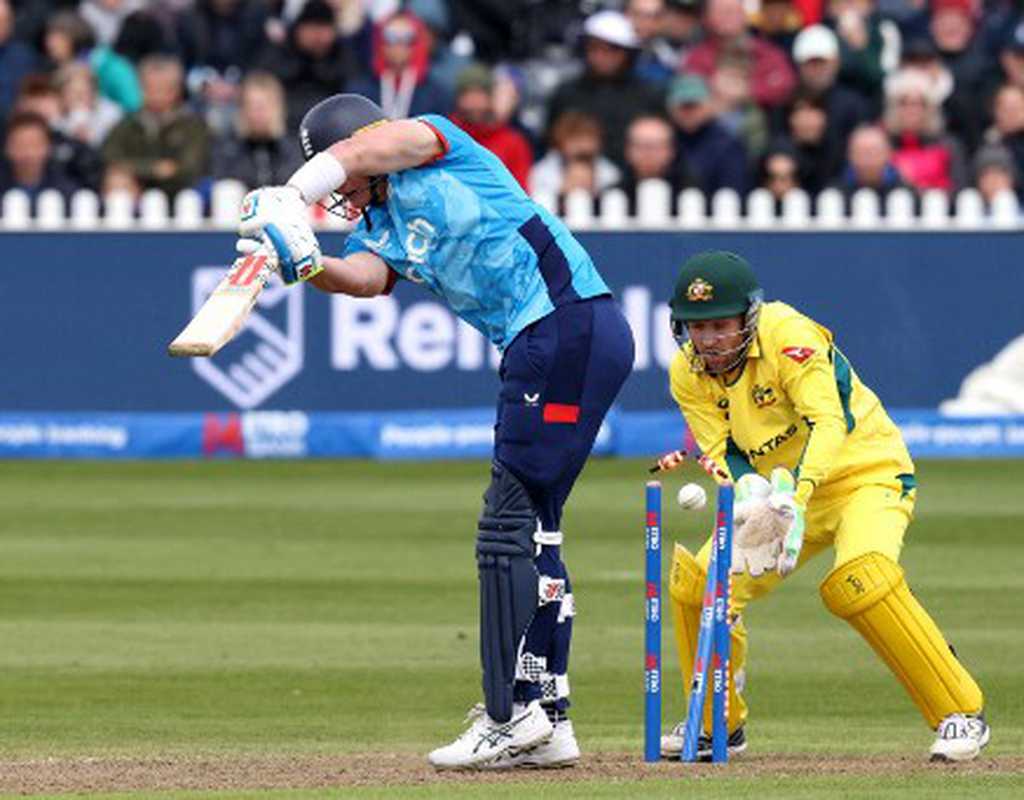 Australia spinners hit back after Duckett ton   Australia spinners hit back after Duckett ton