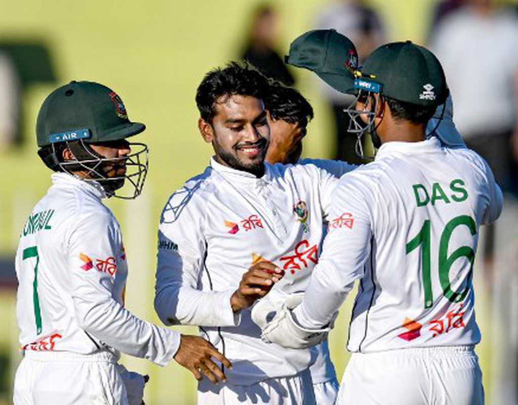 Pakistan shot out for 274 after Mehidy five-fer  