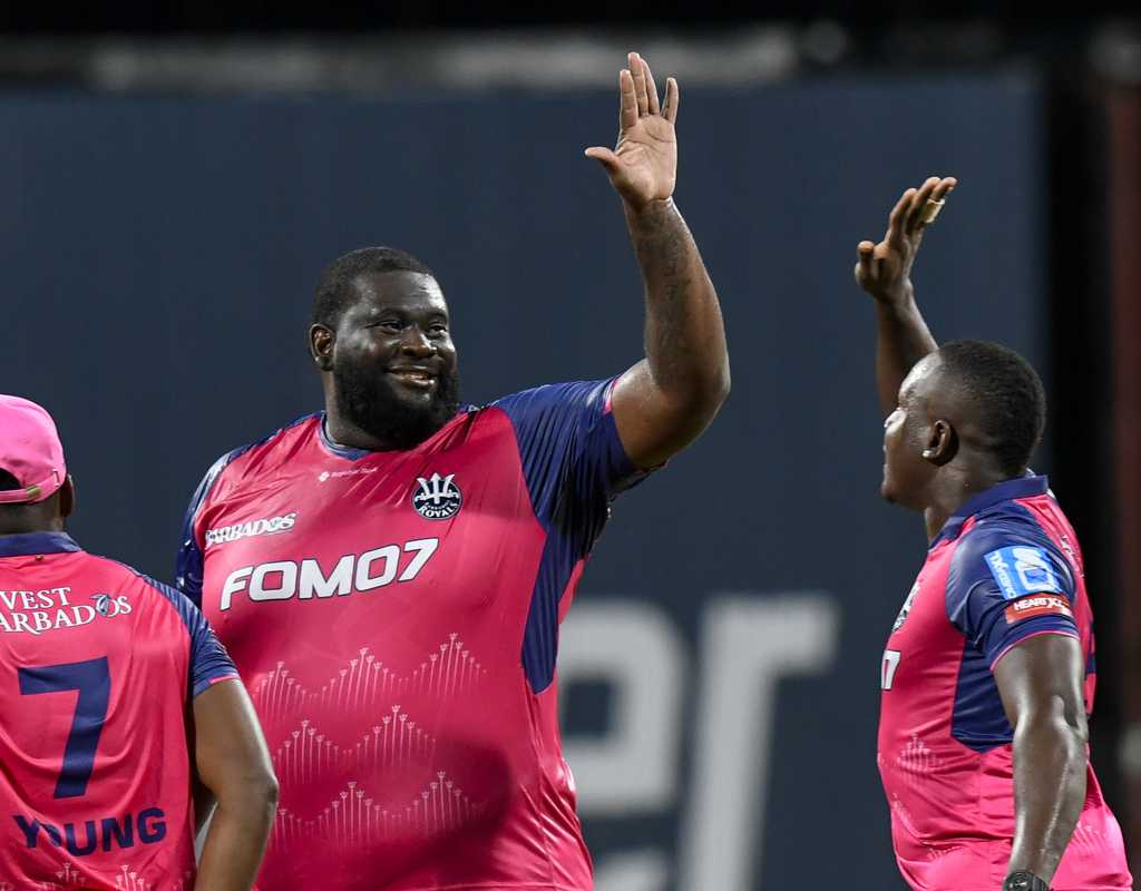 Cornwall, de Kock power Royals to playoffs  